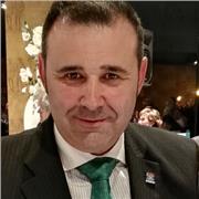 Soy un profesional del Derecho con gran experiencia en diversas profesiones relacionadas. Fui opositor durante años para Notario. Todo ello me ha dado una gran formación jurídica. Voy a dar clases a personas mayores que deseen preparar oposiciones a cualq